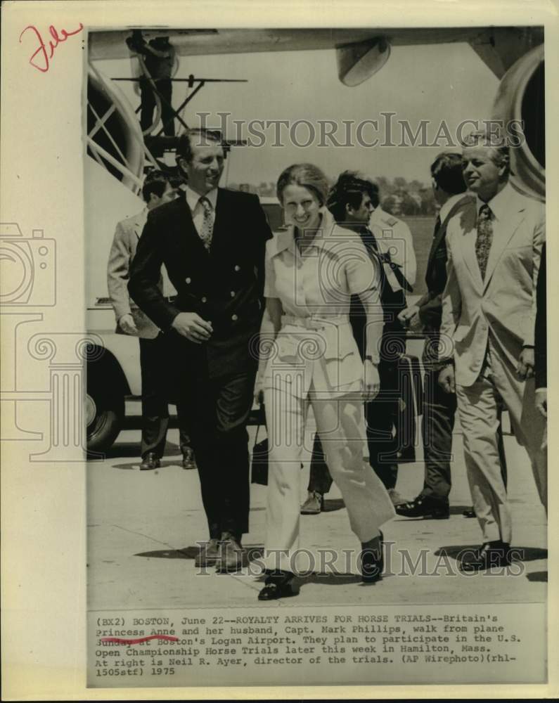 1975 Press Photo Britain's Princess Anne with husband Mark Phillips in Boston- Historic Images