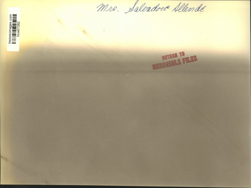 1973 Press Photo Hortensia Allende greeted by officials on visit to Rome, Italy