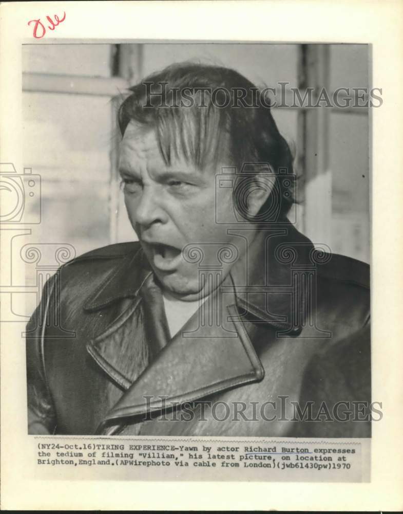 1970 Press Photo Actor Richard Burton yawns on set of "Villain" in England.