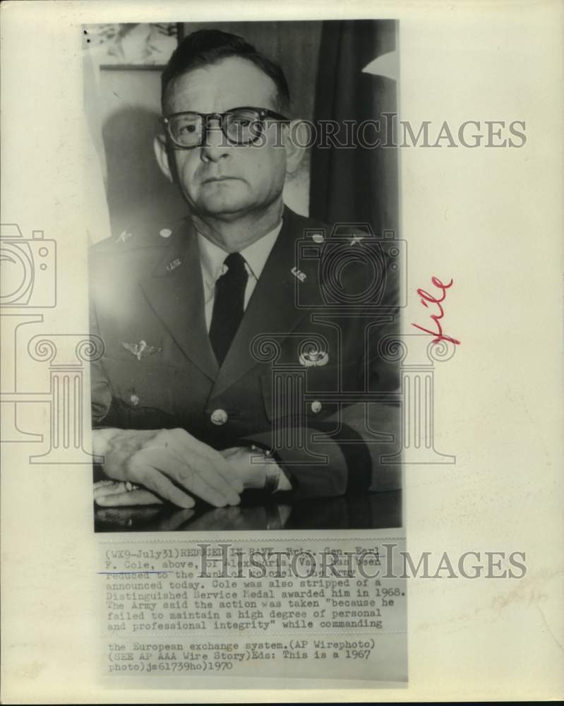 1967 Press Photo Earl Cole demoted to Colonel, stripped of medal by Army