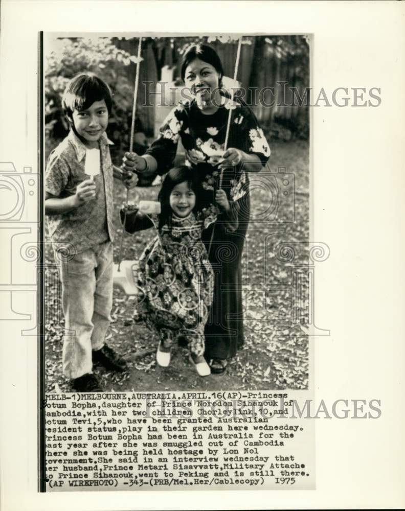 1975 Press Photo Princess Botum Bopha and children in Melbourne, Australia