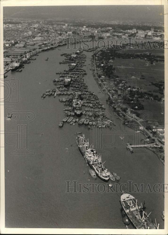 1968 Press Photo Aerial view of ships in South Vietnam's Saigon harbor