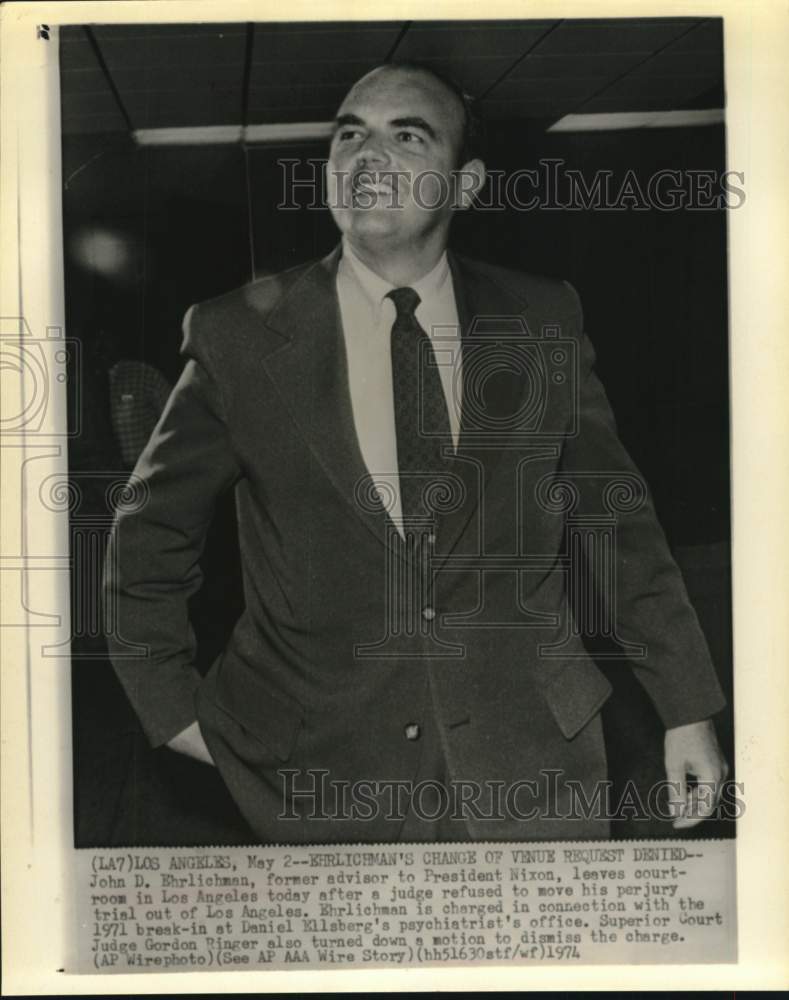 1974 Press Photo Former Nixon adviser John Ehrlichman leaves a Los Angeles court