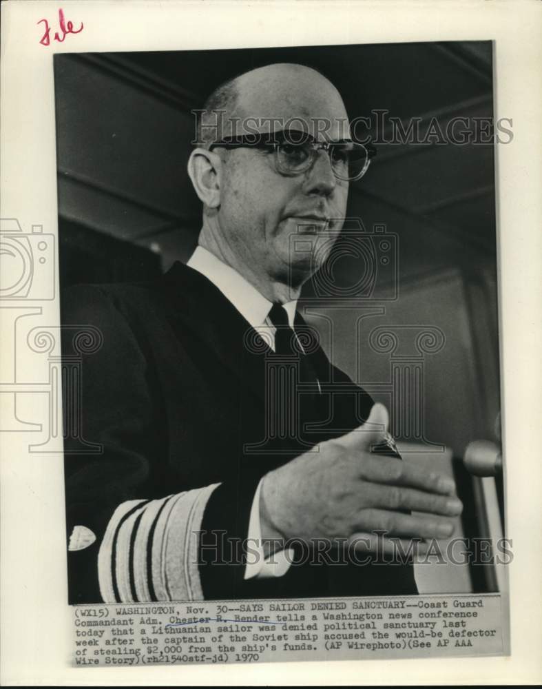 1970 Press Photo Coast Guard Commandant Admiral Chester R. Bender in Washington