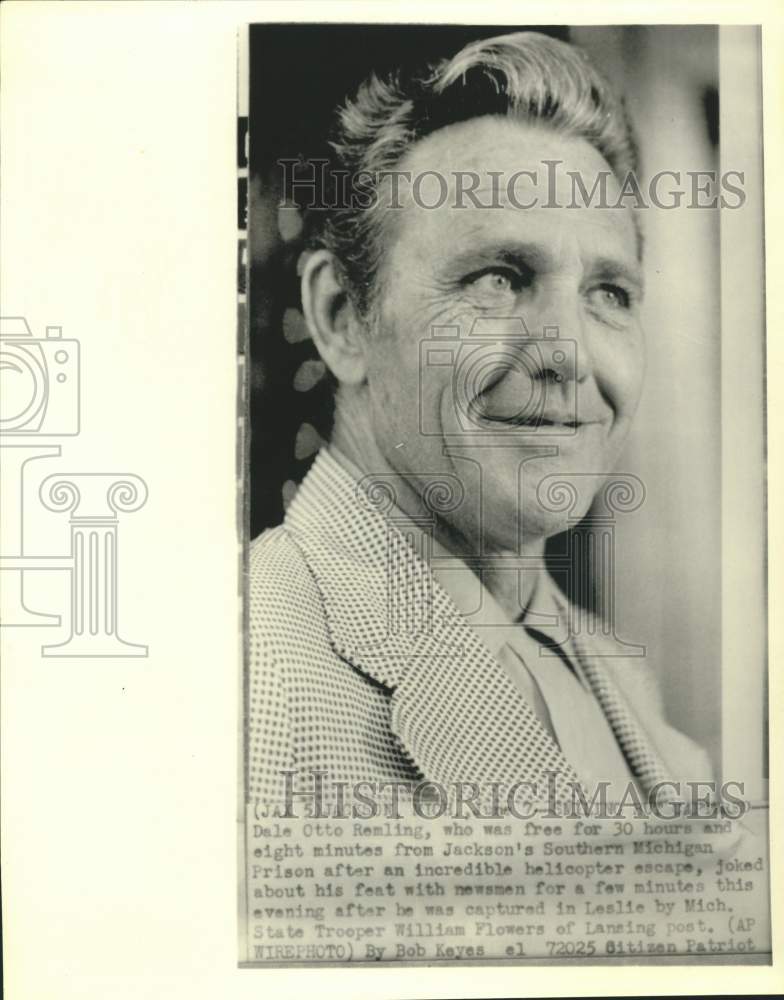1975 Press Photo Jackson, MI Prison escapee Dale Remling talking to reporters