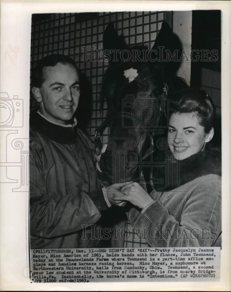 1963 Press Photo Jacquelyn Mayer, fiance John Townsend at Pittsburgh horse race- Historic Images