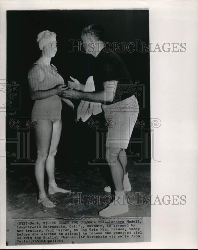 1964 Press Photo Paul Herren greases swimmer Leonara Modell in France- Historic Images