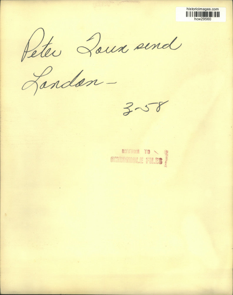 1958 Press Photo Peter Townsend leaves his London apartment - hcw29560