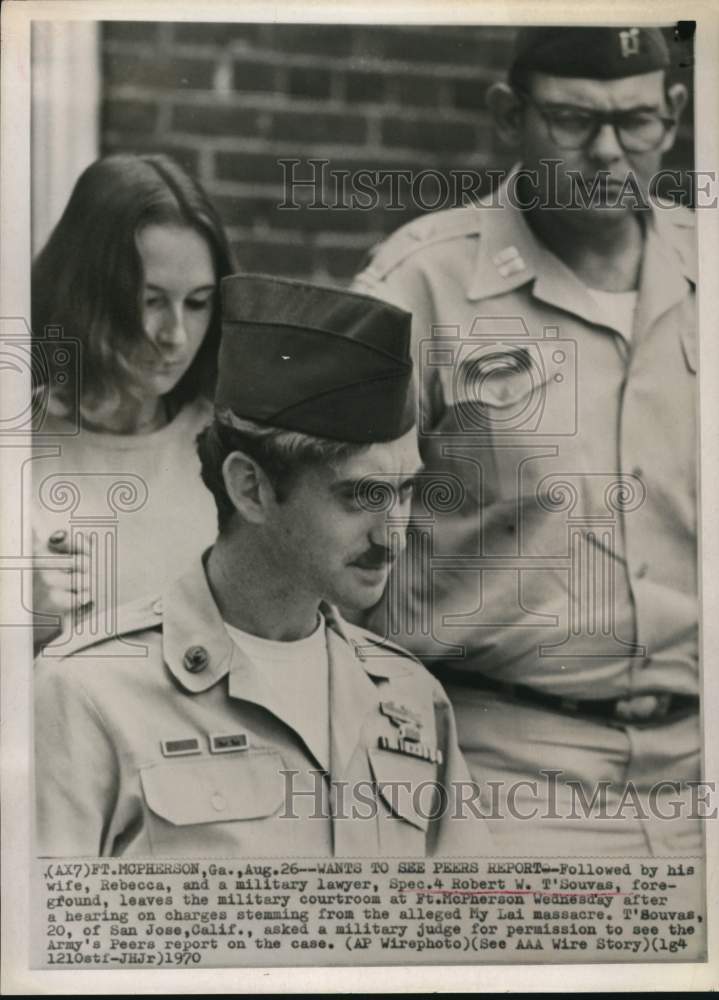 1970 Press Photo Spec. 4 Robert T'Souvas, his wife and lawyer leave court in GA