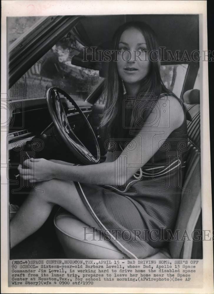 1970 Press Photo Barbara Lovell prepares to drive to school near Space Center