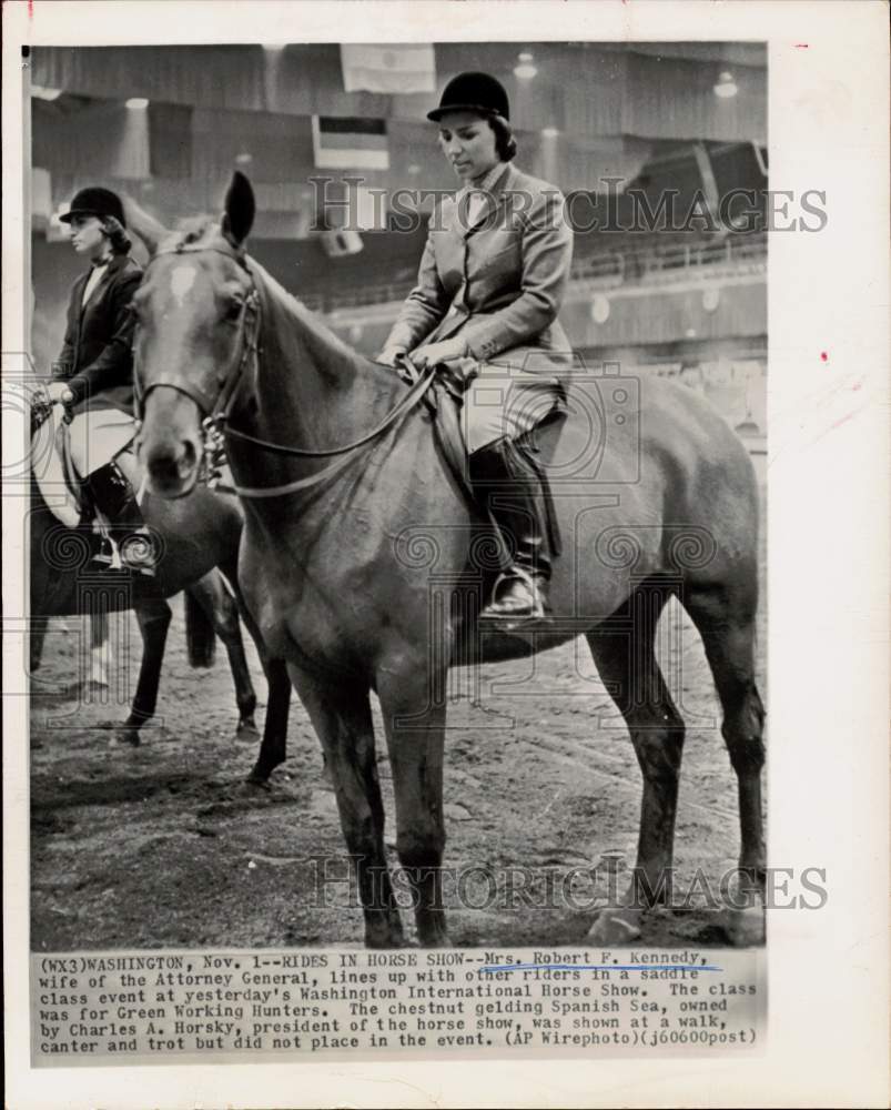 1963 Press Photo Ethel Kennedy lines up with riders at Washington horse show- Historic Images