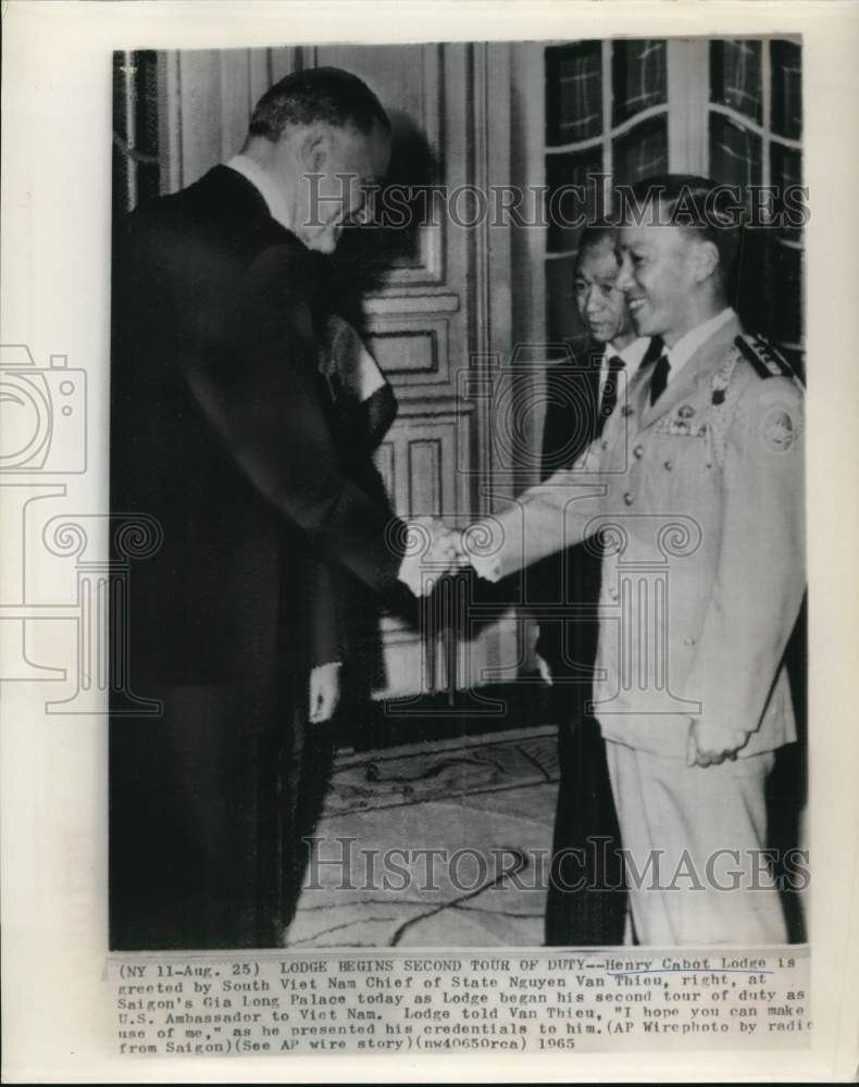 1965 Press Photo Henry Cabot Lodge with Nguyen Van Thieu at Gai Long Palace