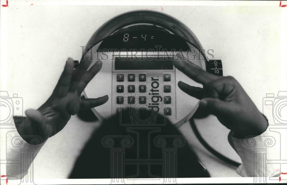 1983 Press Photo Houston's Cornelius Elementary First Grader Uses Math Computer