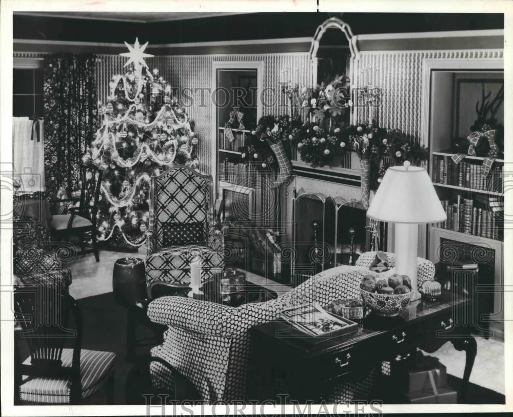 1981 Press Photo Elaborate Christmas setting designed in a home great room- Historic Images