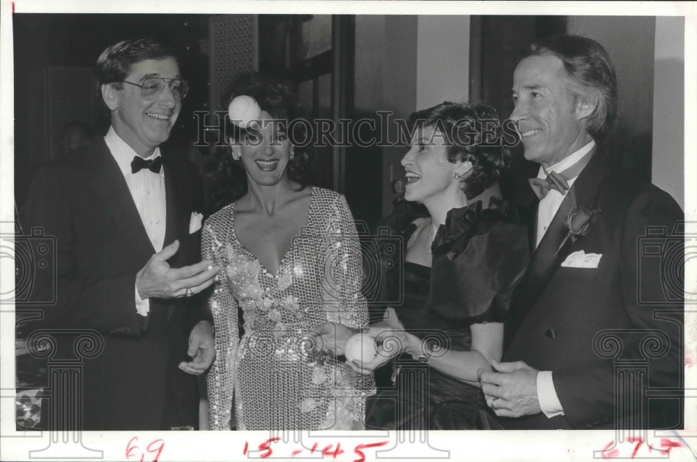 1984 Press Photo Attendees at The Cystic Fibrosis Foundation of Houston Ball.- Historic Images