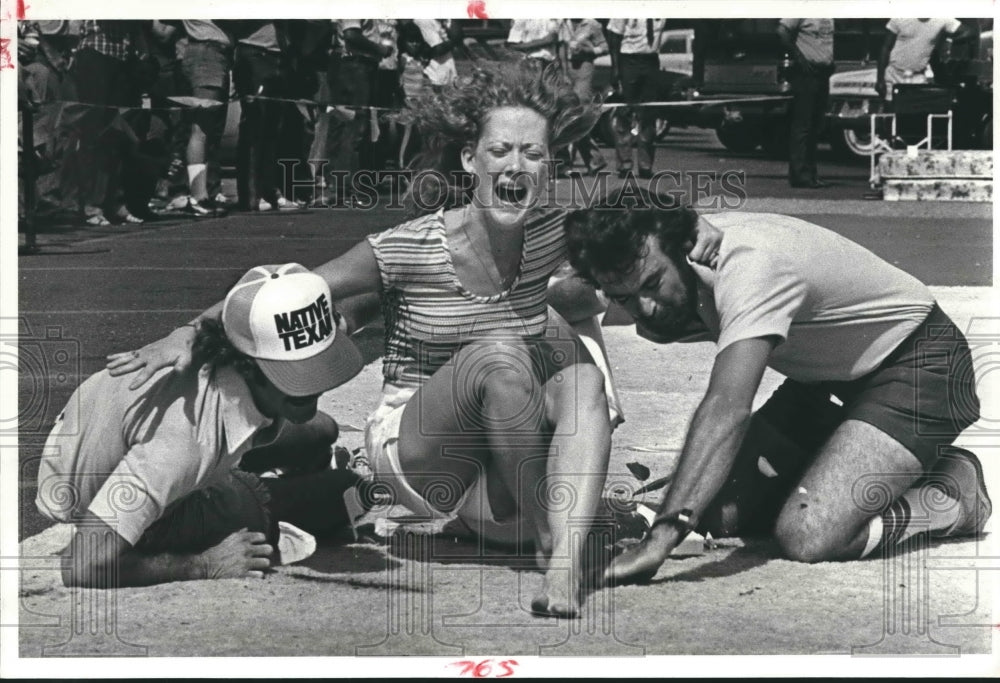 1980 Press Photo Contest carriers lose grip and rider tumbles to the concrete- Historic Images