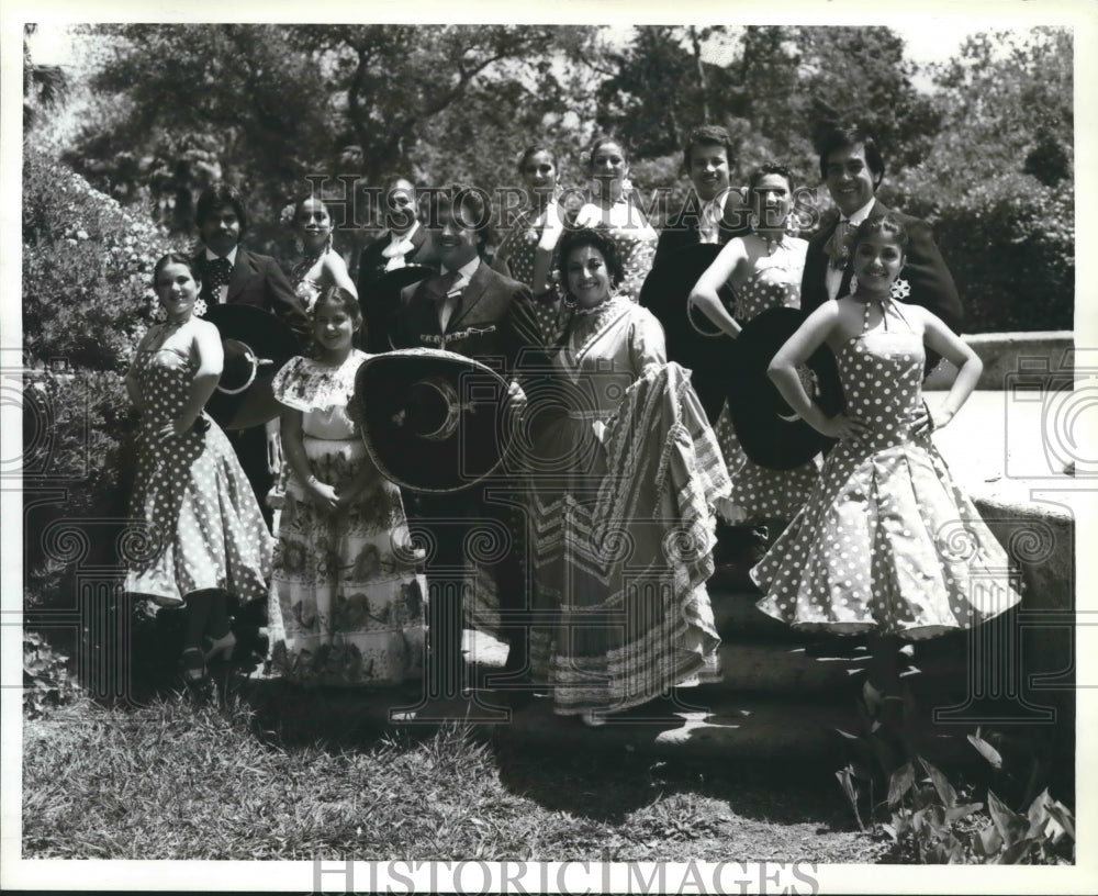 1983 Press Photo Entertainers for 26th Annual Fiesta in San Antonio, Texas- Historic Images