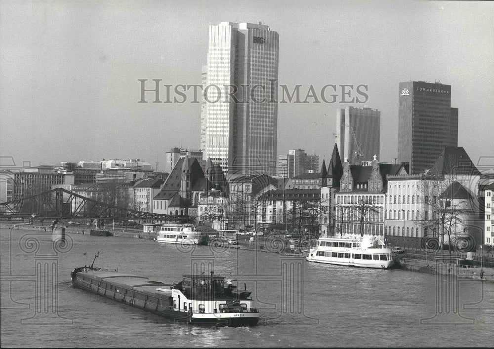 1984 Press Photo Financial District along the River Main of Frankfurt, Germany- Historic Images