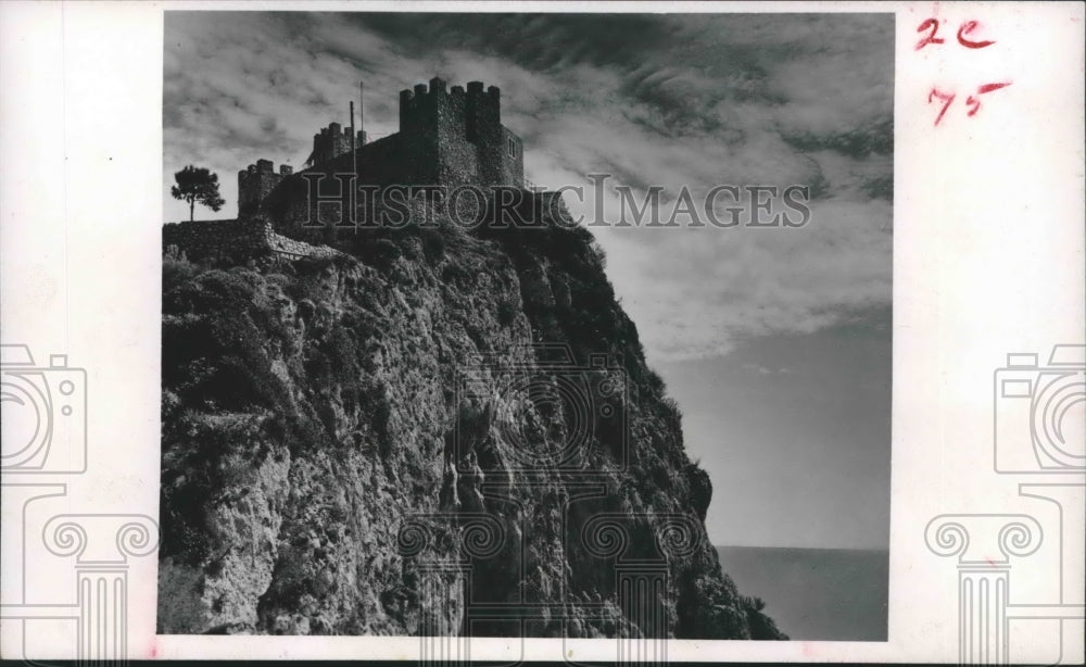 1962 Press Photo Million-Dollar Castle Atop Mountain in Capri - hcx03552