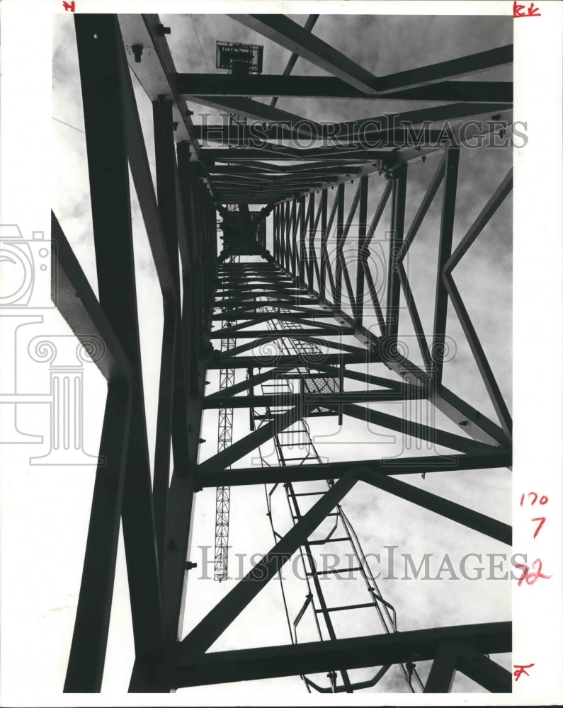 1984 Press Photo Construction Equipment, Sugar Creek National Bank Bldg- Historic Images
