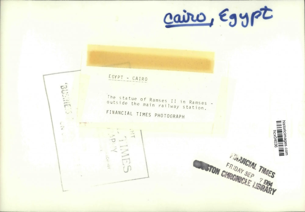 1984 Press Photo Statue of Rameses II Outside Railway Station in Cairo Egypt.