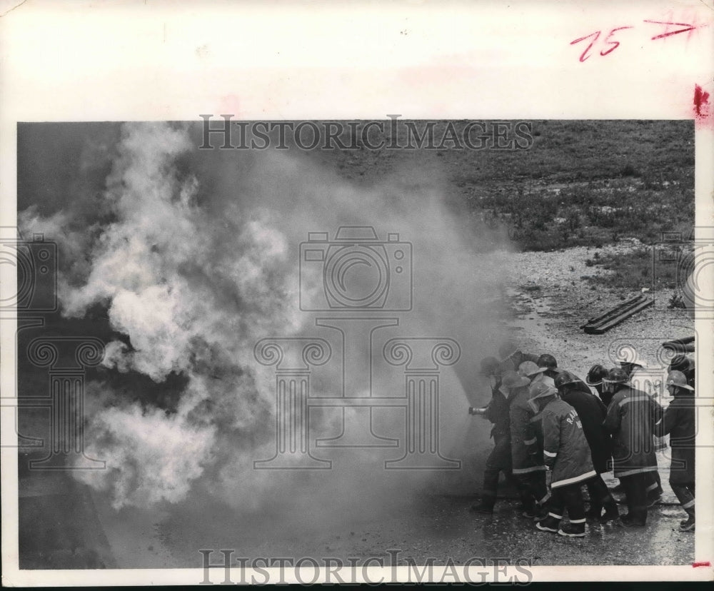 1972 Press Photo Houston fireman spray water on LPG tank at training center