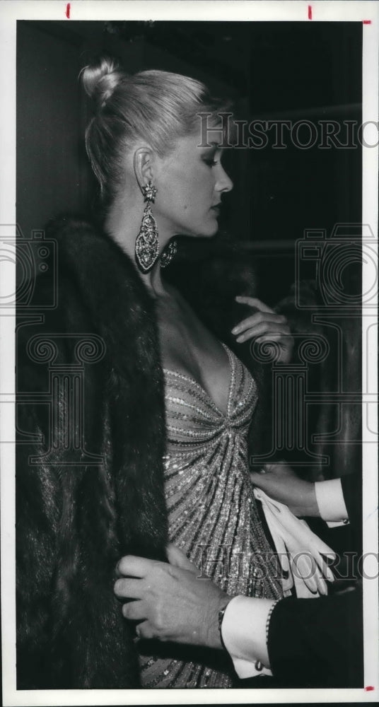 1988 Press Photo Model Ginger Walden in a Bob Mackie dress - hcx05249