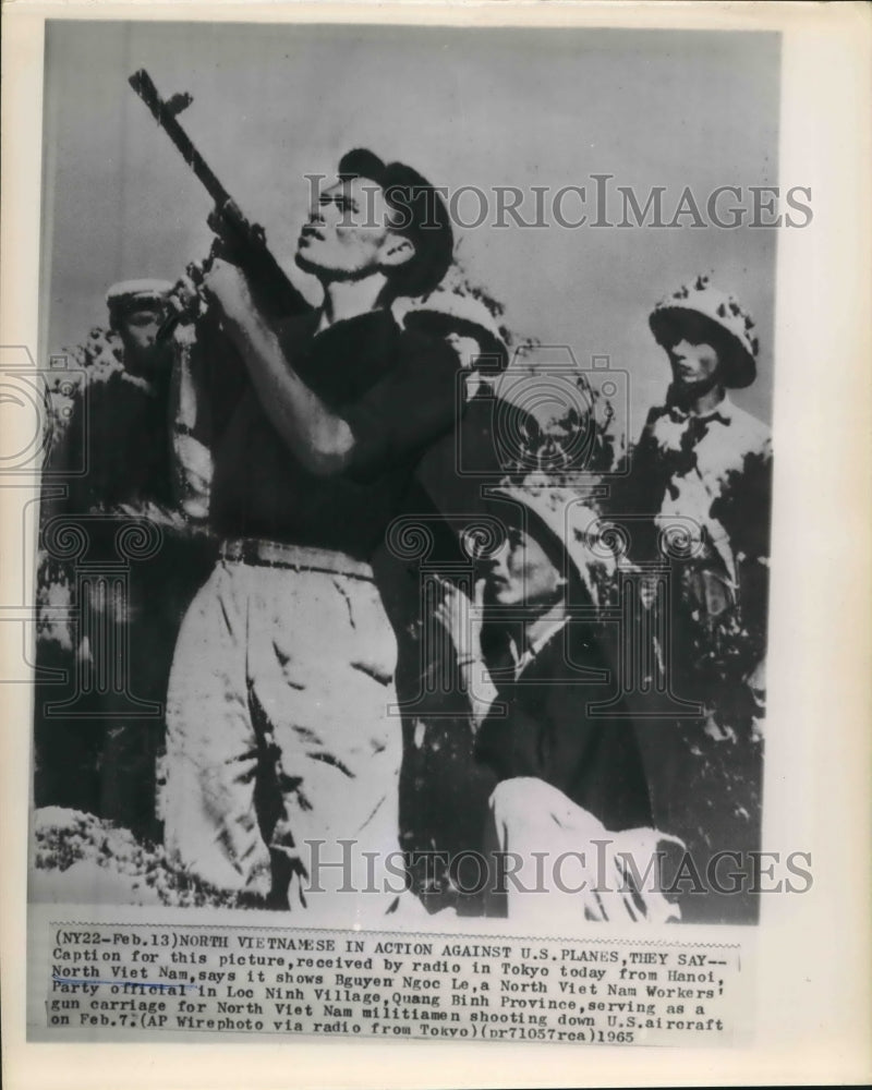 1965 Press Photo North Vietnamese soldiers shooting U.S. planes - hcx05281- Historic Images