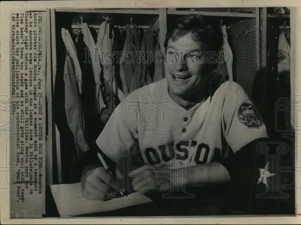 1970 Press Photo Houston Astro Pitcher Jim Bouton Laughs At Comment. - hcx05983- Historic Images