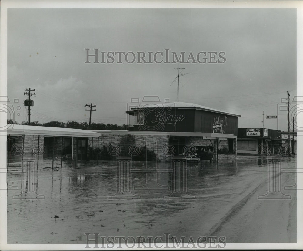 1961 Press Photo flooded street of Kemah from hurricane Carla - hcx06159- Historic Images