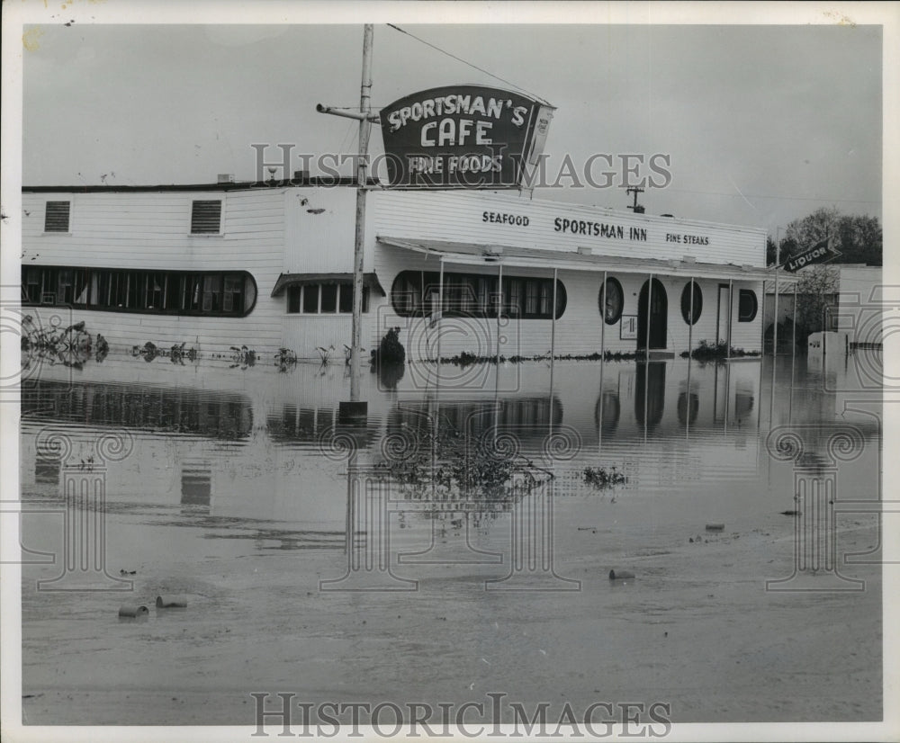 1961 Press Photo Flooded streets of Kemah from Hurricane Carla - hcx06160