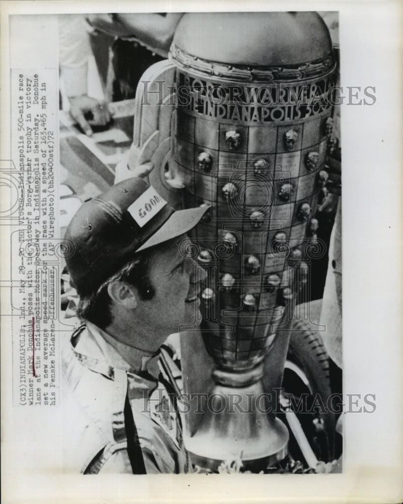 1972 Press Photo Indianapolis 500 winner Mark Donahue with Borg Warner trophy- Historic Images