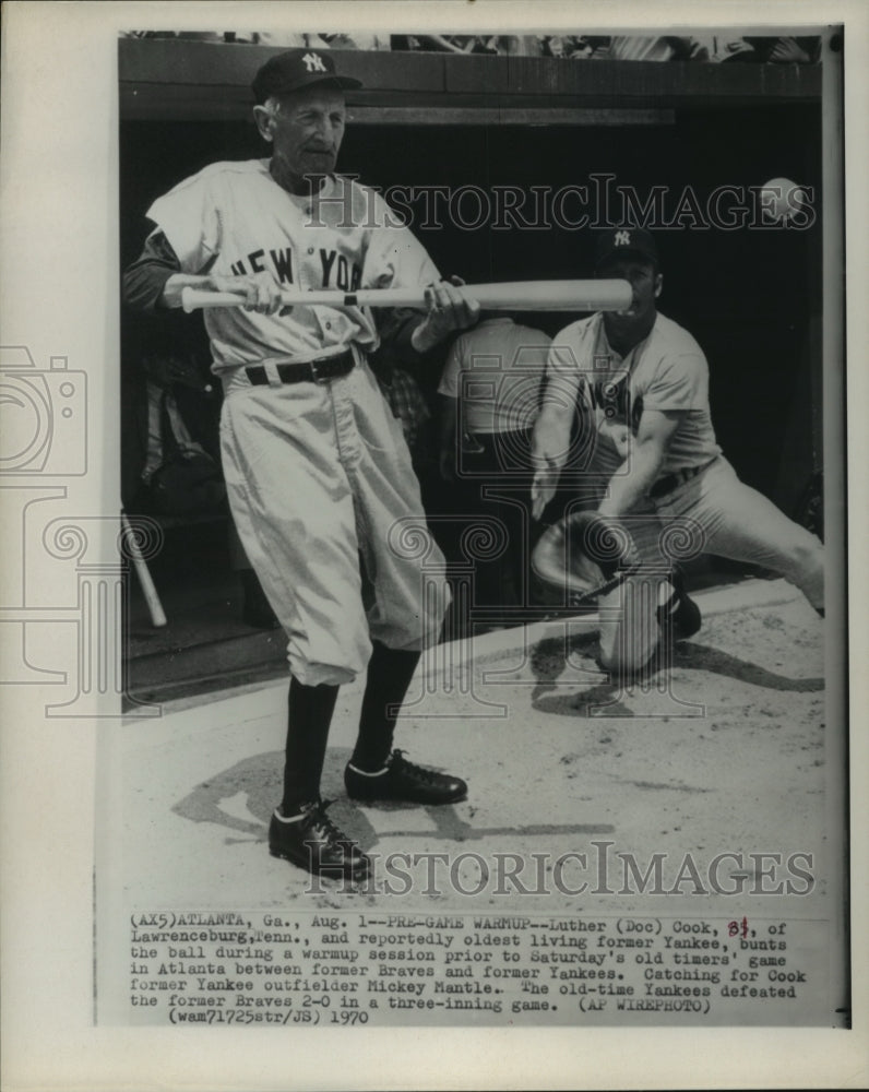 1970 Press Photo Luther Cook of Lawrenceburg TN, former Yankee, bunts the ball- Historic Images