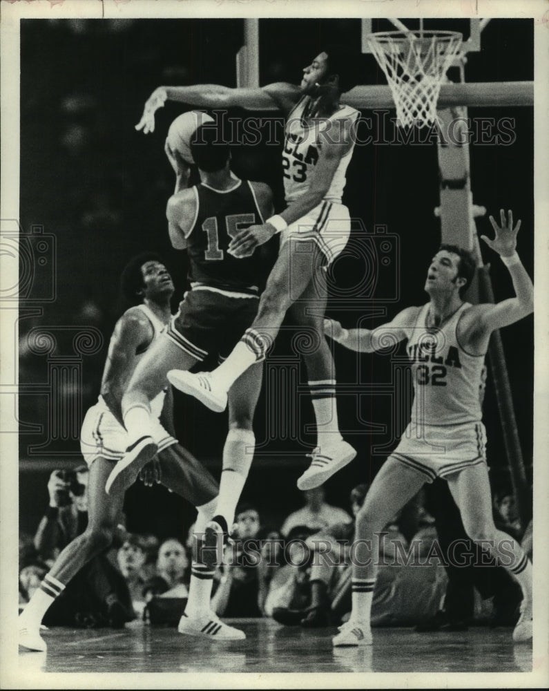 1971 Press Photo Basketball&#39;s Kenny Booker, UCLA - hcx07465- Historic Images