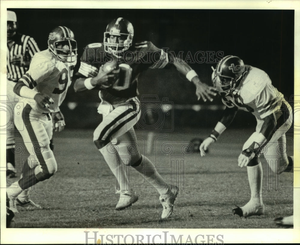 1983 Press Photo Texas State University Houston Oilers Johnny Holley With Ball.- Historic Images