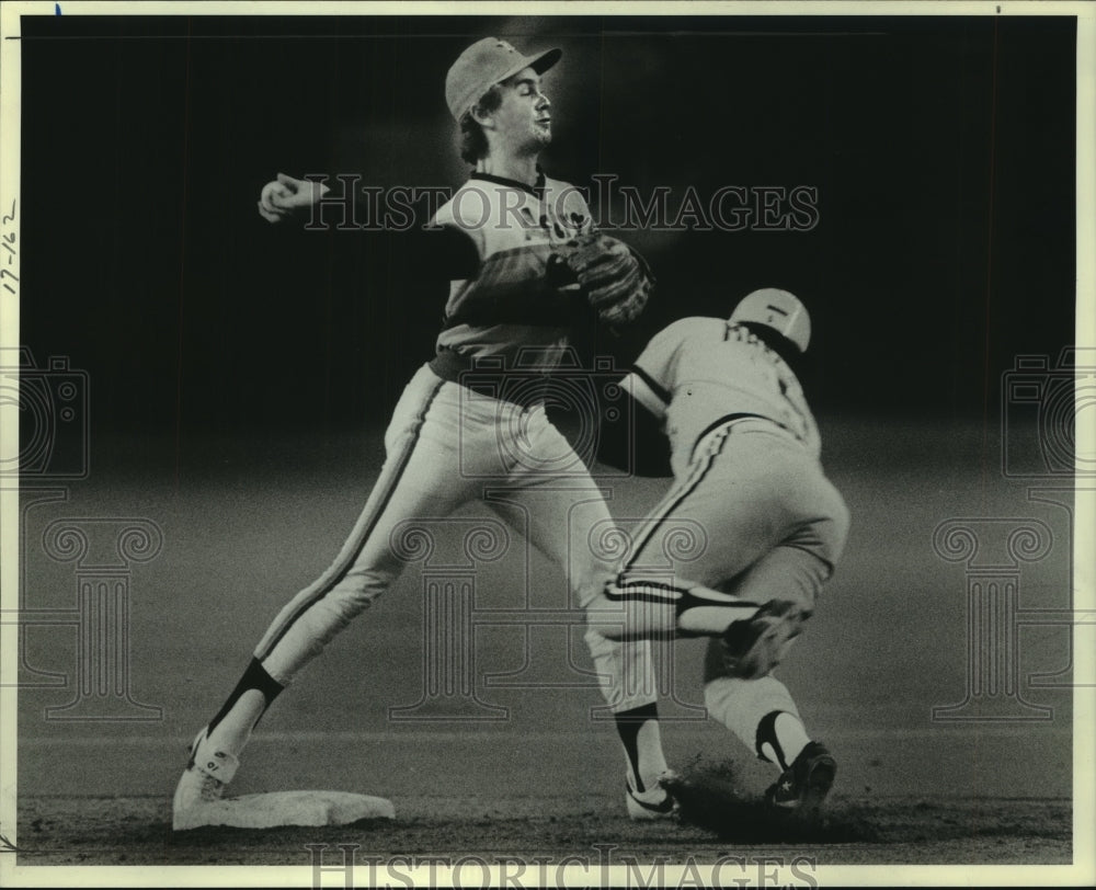 1981 Press Photo Pittsburgh's Bill Madlock and Houston Astros Dickie Thon- Historic Images