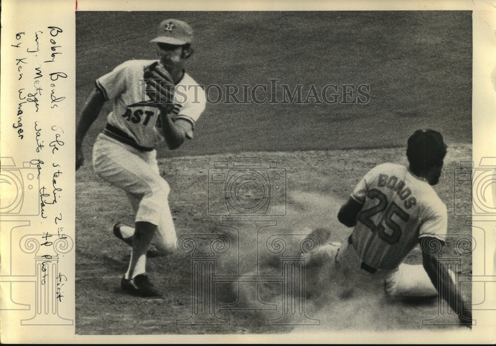 1974 Press Photo Bobby Bonds and Metzger in Baseball - hcx08232- Historic Images