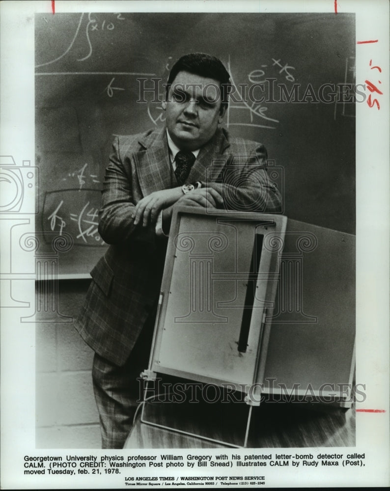 1978 Press Photo Professor William Gregory & Letter Bomb Detector. - hcx08936