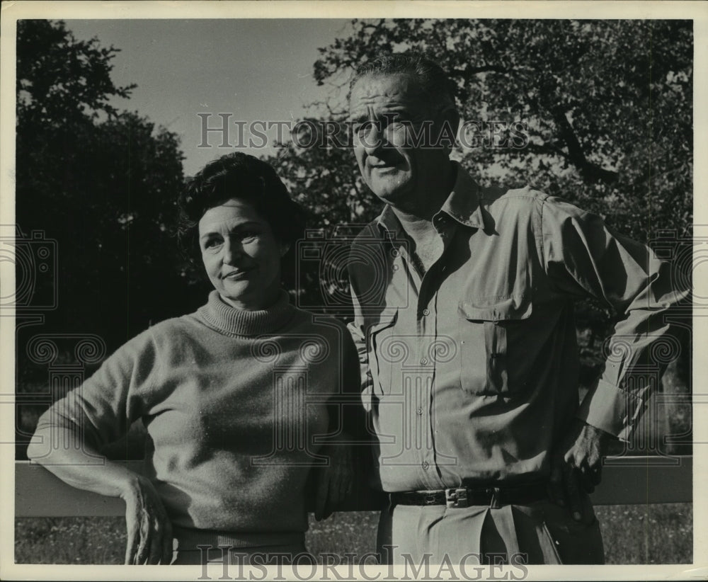 1962 Press Photo Lyndon Johnson and wife at LBJ Ranch, Texas - hcx09307