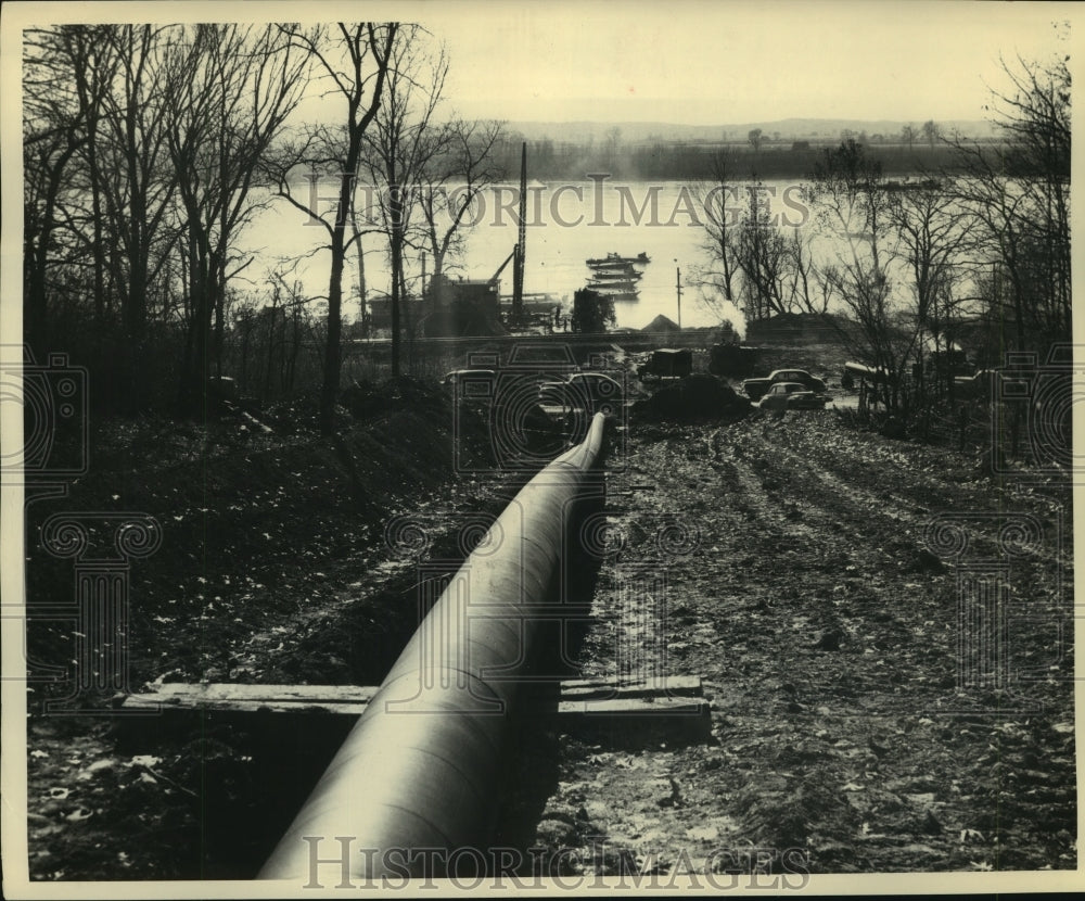 1948 Press Photo Magnolia Petroleum pipe line across the Mississippi River- Historic Images