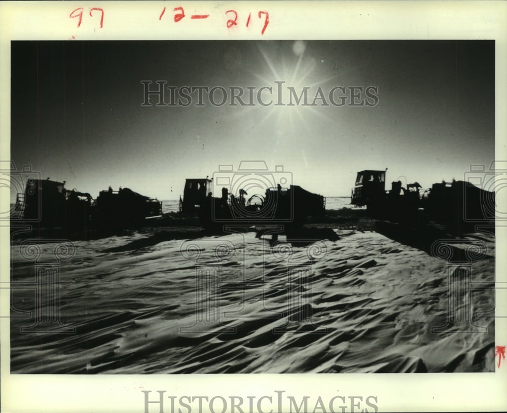 1984 Press Photo Western Geophysical Vehicles of Litton Industries Inc.- Historic Images