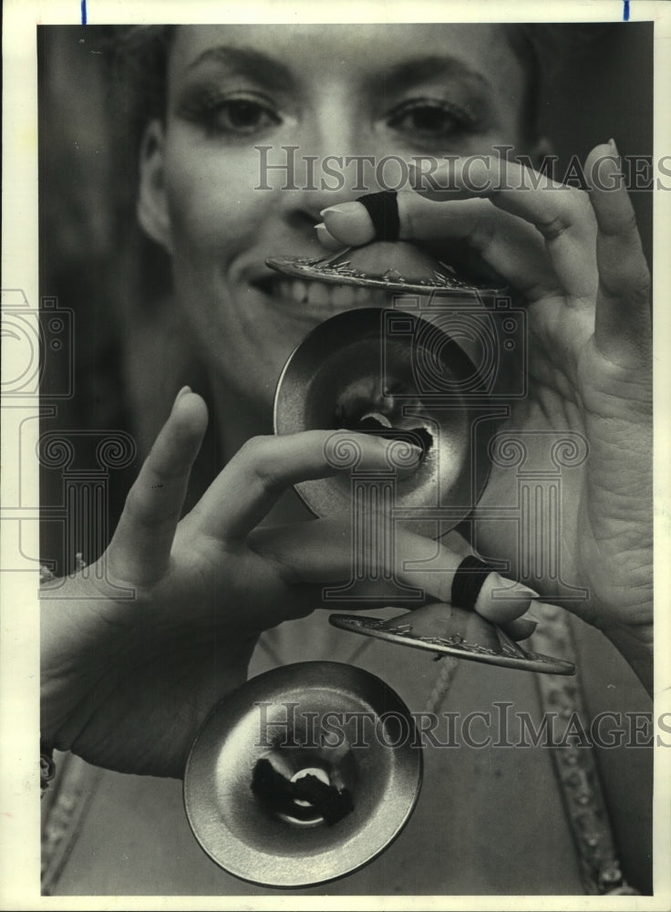 1985 Press Photo Judith &amp; Finger Cymbals At Houston Mediterranean Festival.- Historic Images