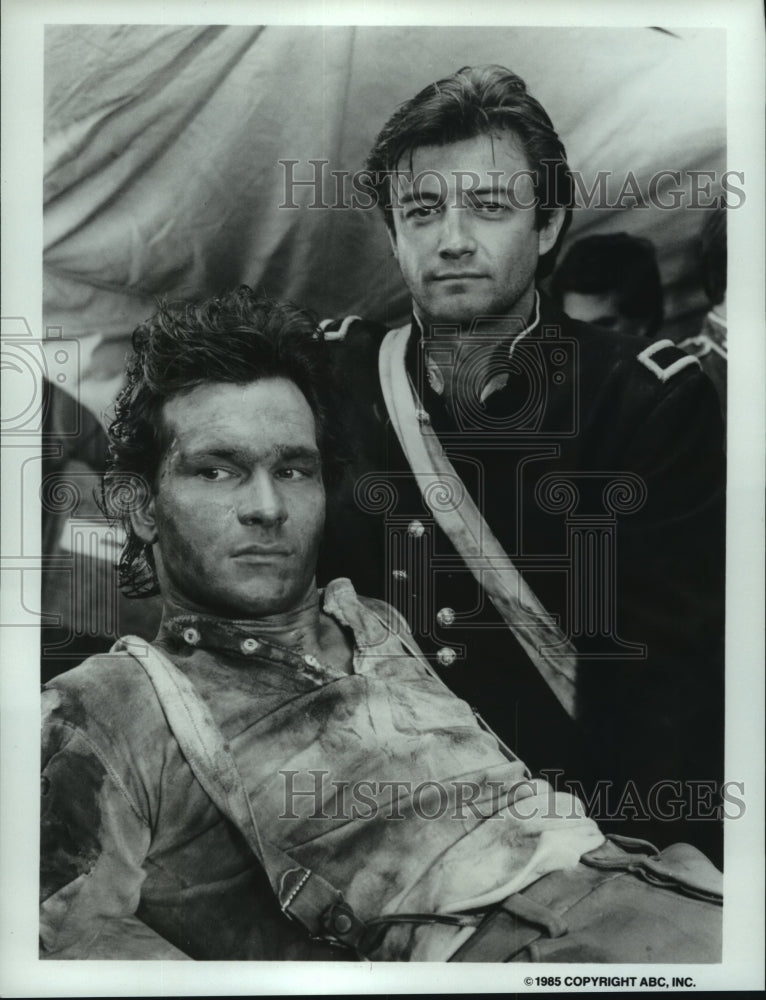 1985 Press Photo Patrick Sawyze / James Read of ABC&#39;s airing &quot;North and South&quot;- Historic Images