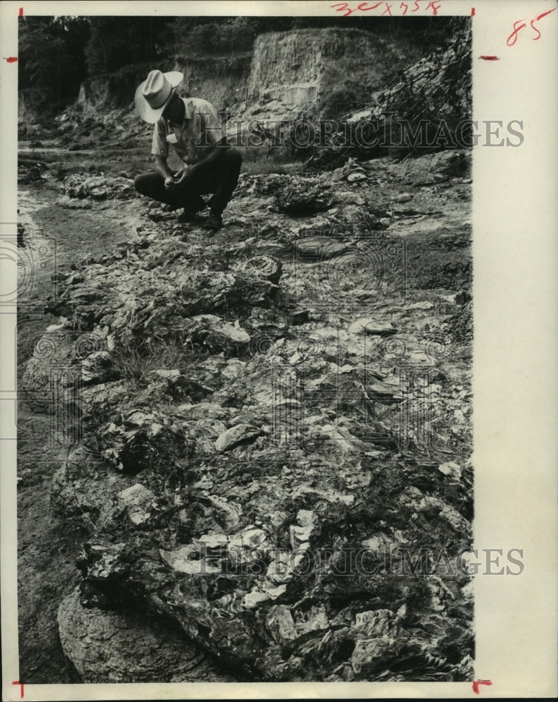 1968 Press Photo Jessie Locks, Southland Forman at Texas Petrified Oyster Reef- Historic Images