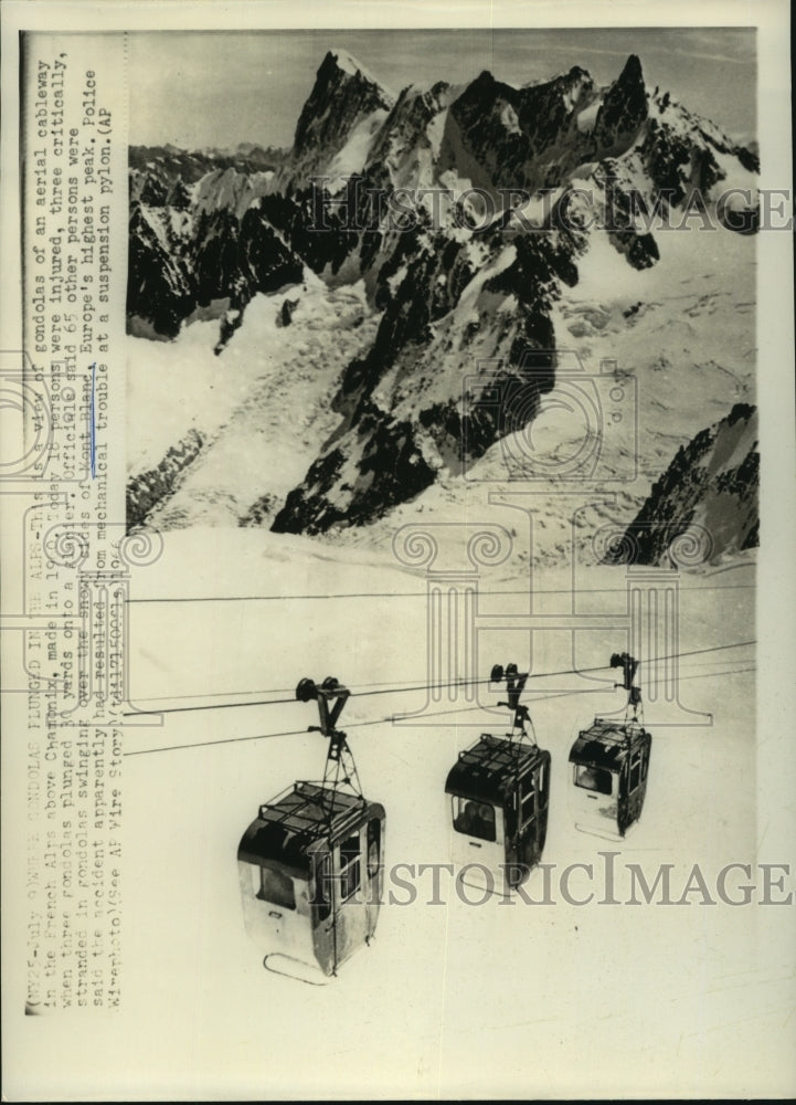 1966 Press Photo Gondolas plunge to ground on Mont Blanc above Chamonix, France- Historic Images