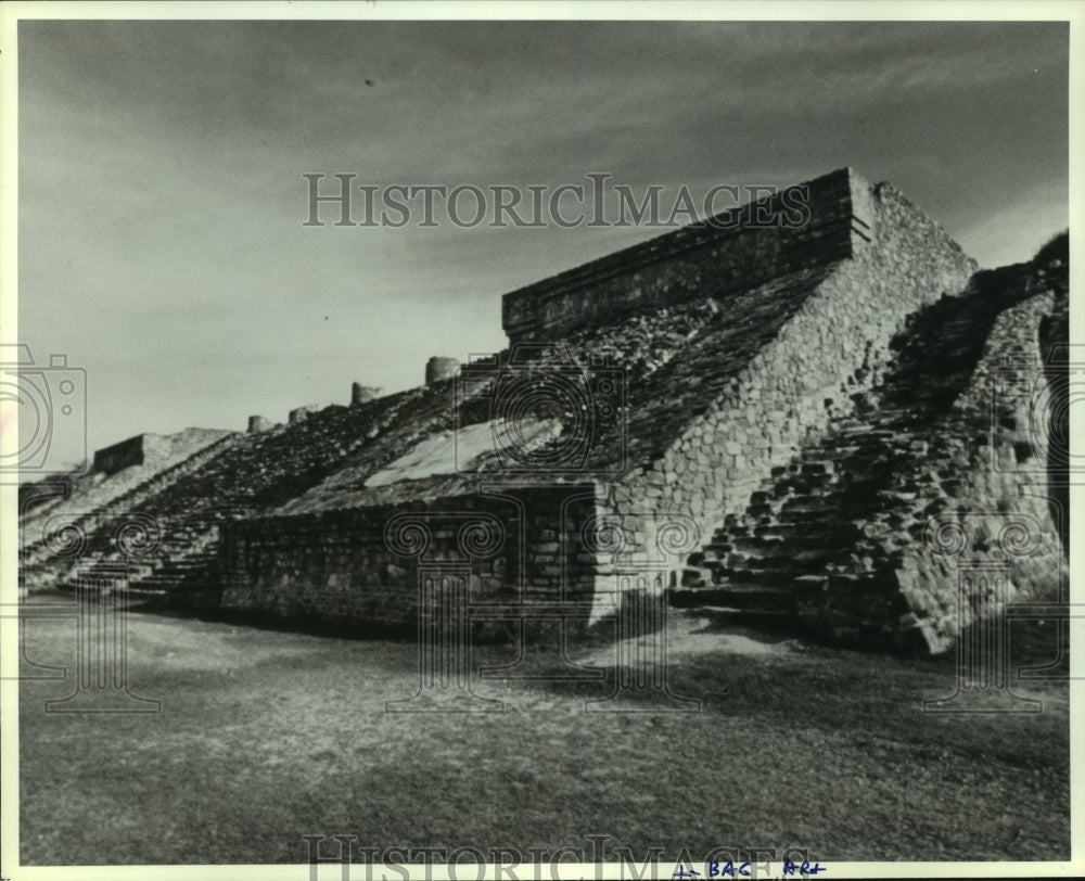 1993 Press Photo Ruins in Oaxaca, Mexico - hcx12267