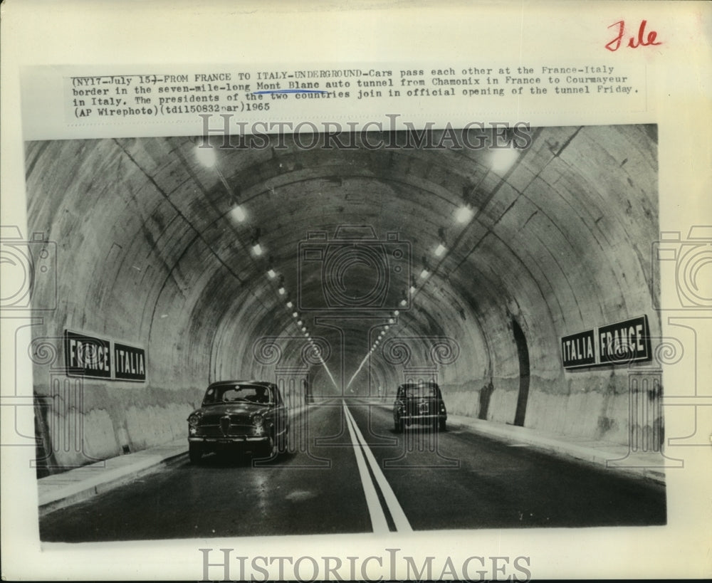 1965 Press Photo France and Italy border inside Mont Blanc auto tunnel