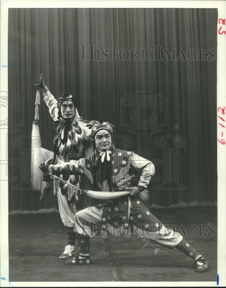 1983 Press Photo Stars of the Peking Opera perform. - hcx14943- Historic Images