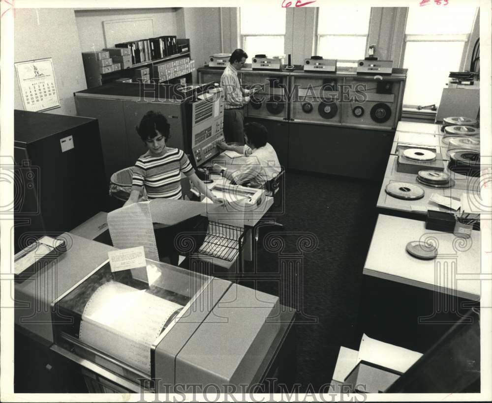 1972 Press Photo Save the Children Headquarters Workers in Norwalk, Connecticut