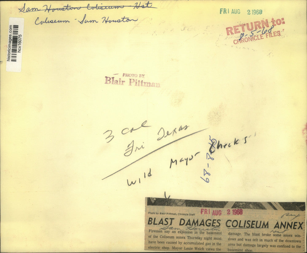 1968 Press Photo Mayor Welch Views Blast Damage, Houston Coliseum Annex, Houston